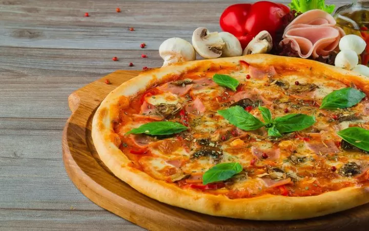 Kuliner Pizza Khas Italia Khusus Di Napoli