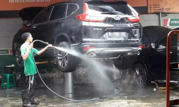 Layanan Pencucian Mobil Atau Doorsmeer Di Indonesia