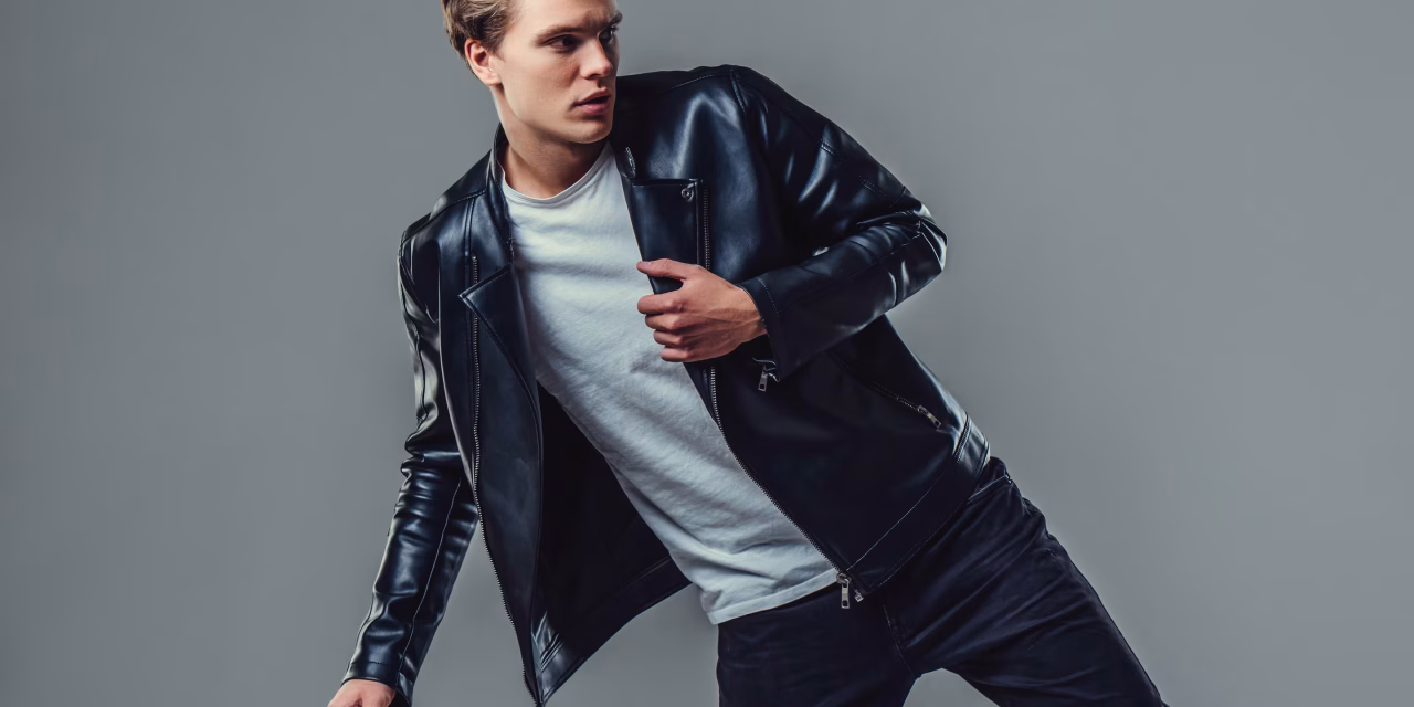 Pakaian Luar Atau Jaket Yang Terbuat Dari Bahan Kulit