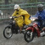 Jas Hujan Atau Mantel Bagi Pengendara Bermotor
