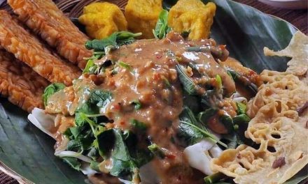 Hidangan Khas Jawa Menggunakan Bumbu Kacang Pecal
