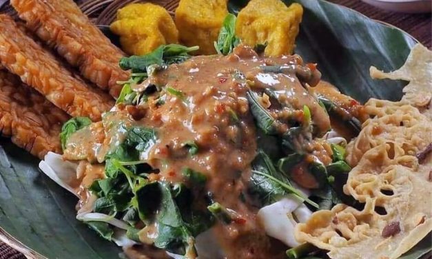 Hidangan Khas Jawa Menggunakan Bumbu Kacang Pecal