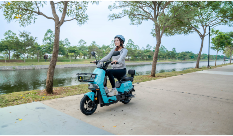 Kendaraan Roda Dua Namun Menggunakan Tenaga Listrik