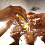Minum Malam Alkohol Yang Bisa Memabukkan Seseorang