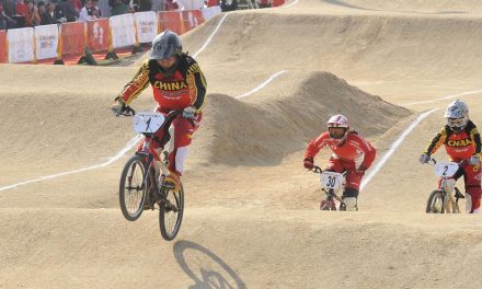 Olahraga Keren BMX Menggunakan Sepeda Khusus