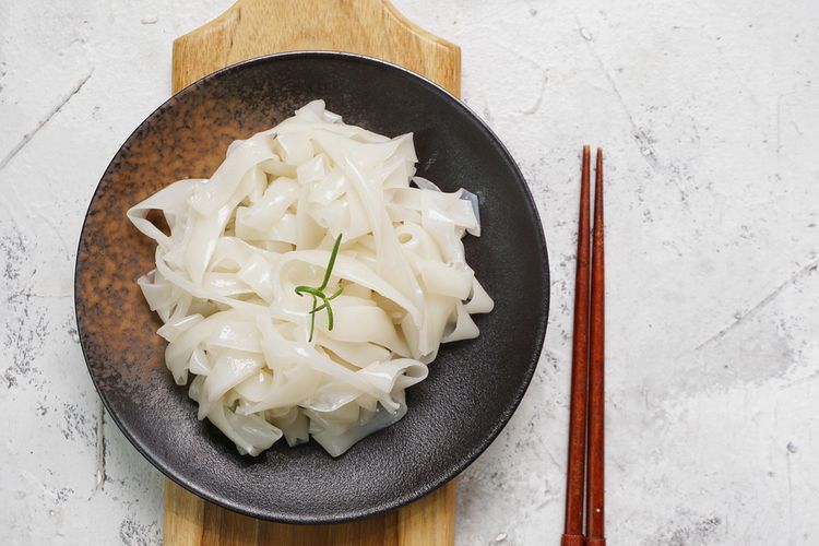 Makanan Mi Kwetiau Yang Berbentuk Pipih Dan Kenyal