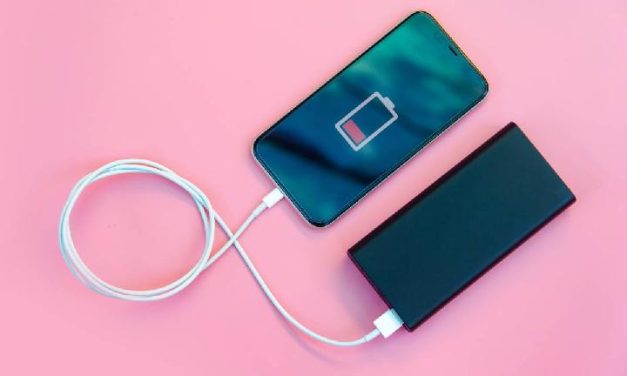 Perangkat Pengisi Daya Pada Barang Elektronik Dengan Baterai