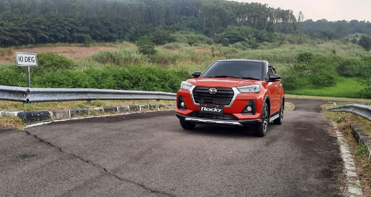 Sistem Sebuah Kendaraan Yaitu FWD Pada Mobil