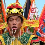 Penampilan Dari Tatung Seorang Manusia Kalimantan