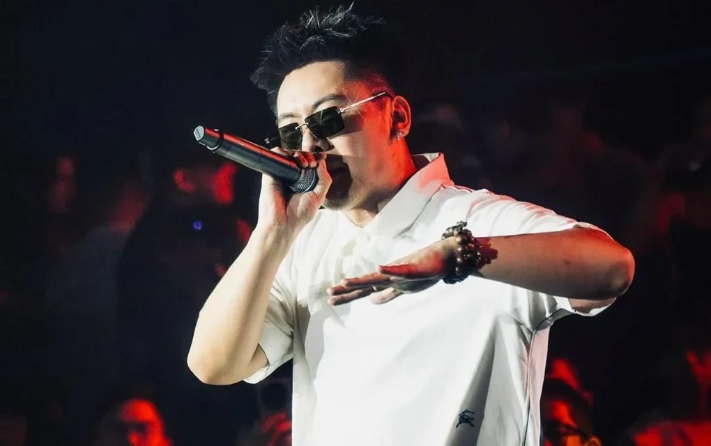 Penyanyi Musik Rapper Yang Bernada Lebih Cepat