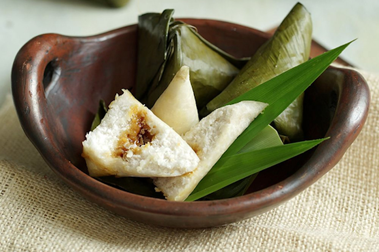 Hidangan Tradisional Lepat Dari Negara Indonesia