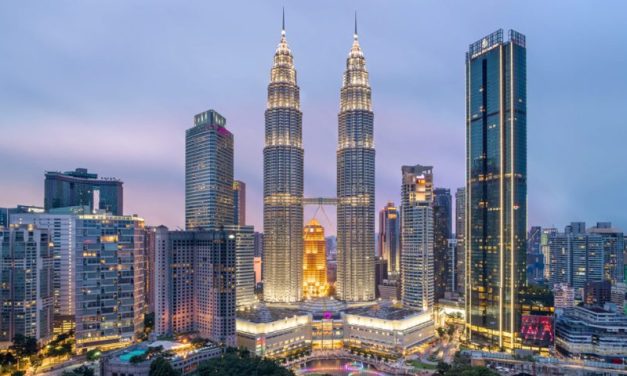 Suatu Bangunan Menara Yang Tinggi Sebagai Simbol
