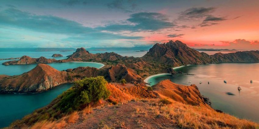 Sebuah Kawasan Pulau Merupakan Daratan Di Kelilingi Air
