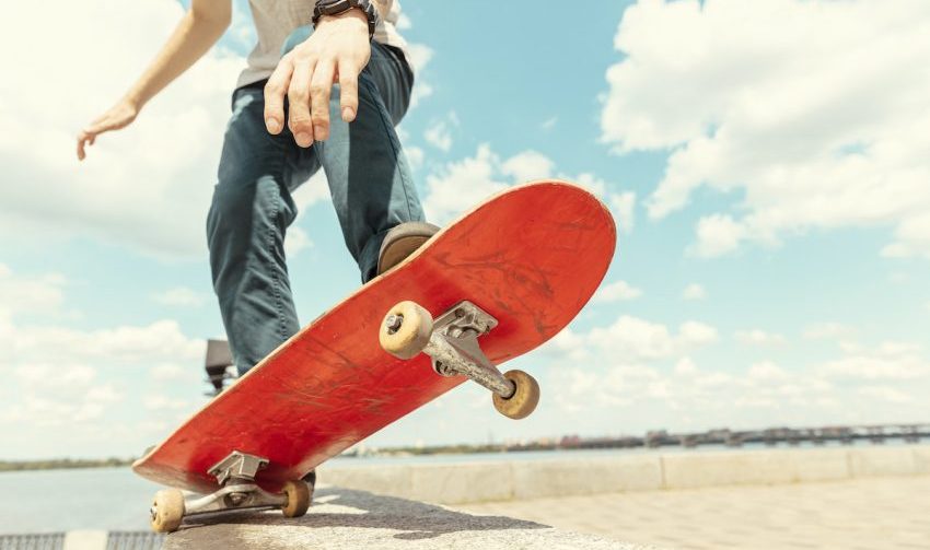 Sebuah Olahraga Santai Dengan Papan Skateboard