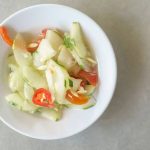 Makanan Asam Acar Dengan Bawang Dan Juga Cabai