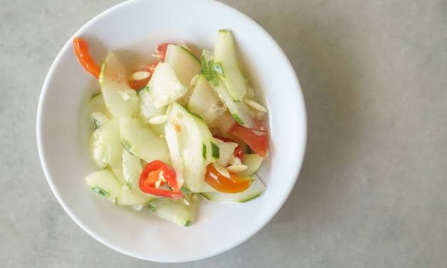 Makanan Asam Acar Dengan Bawang Dan Juga Cabai