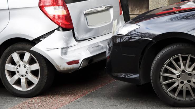 Komponen Terpasang Bumper Pada Bagian Depan Belakang Mobil