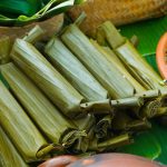 Hidangan Tahunan Lontong Dengan Berbagai Tambahan Topping