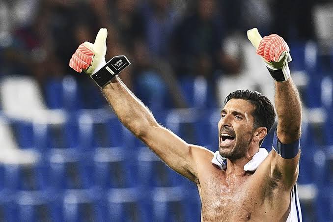 Kiper Andalan Buffon Dengan Penampilan Hebatnya