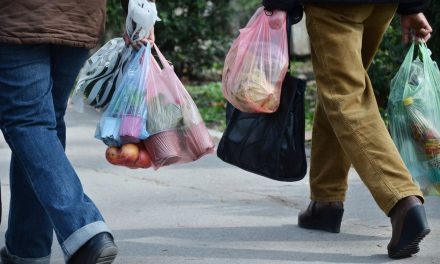 Sebuah Bahan Plastik Dalam Kehidupan Manusia