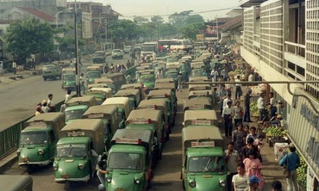 Transportasi Unik Bemo Sebagai Kendaraan Umum
