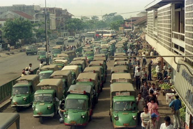 Transportasi Unik Bemo Sebagai Kendaraan Umum
