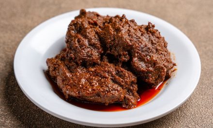 Kuliner Daging Rendang Yang Di Masak Khusus