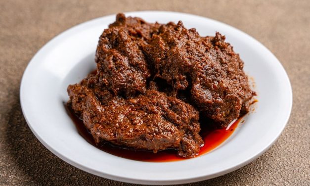Kuliner Daging Rendang Yang Di Masak Khusus