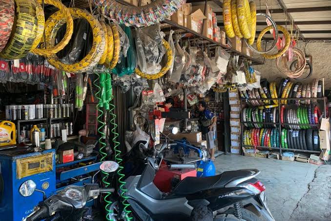 Tempat Perbaikan Kendaraan Pada Sebuah Bengkel