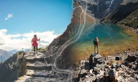 Kegiatan Jalan Hiking Di Pegunungan Alam