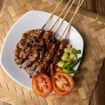 Hidangan Daging Sate Dengah Tusukan Bakaran