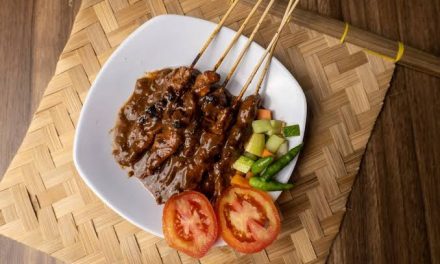 Hidangan Daging Sate Dengah Tusukan Bakaran