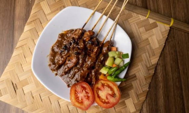 Hidangan Daging Sate Dengah Tusukan Bakaran