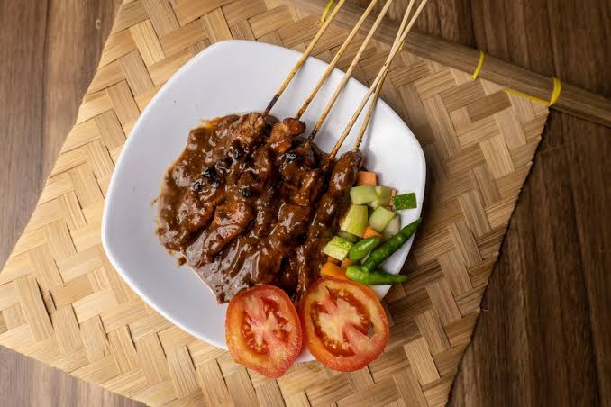 Hidangan Daging Sate Dengah Tusukan Bakaran