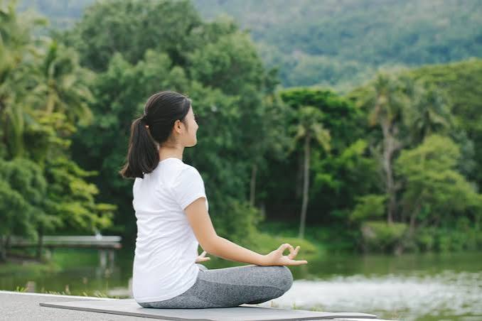 Suatu Posisi Meditasi Untuk Menenangkan Pikiran