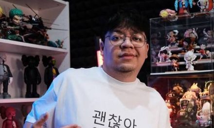 Seseorang Konten Streamer Dengan Segala Hiburan